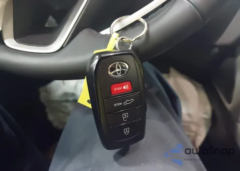 2024 Toyota Corolla Cross Xle z USA, uszkodzony, nr VIN 7MUDAABG4RV119068